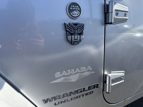 Used 2010 Jeep Wrangler Unlimited Sahara AWD/4WD image 33
