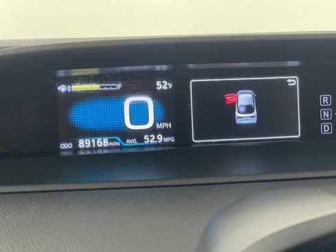 Used 2019 Toyota Prius L Eco image 5