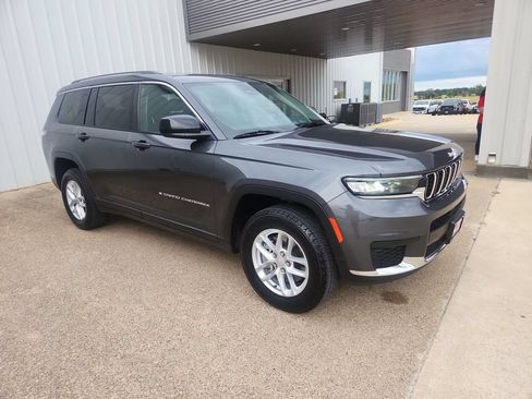 Used 2022 Jeep Grand Cherokee L Laredo w/ Luxury Tech Group I AWD/4WD image 2