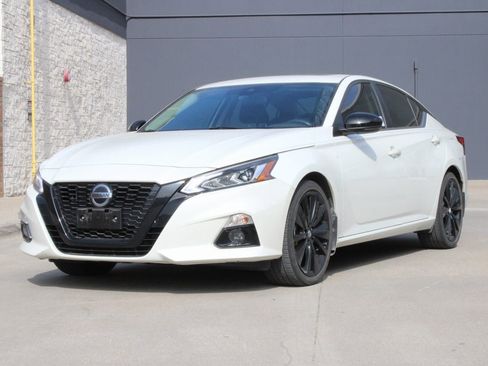 Used 2022 Nissan Altima 2.5 SR w/ Midnight Edition Package image 2