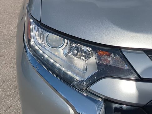 Used 2020 Mitsubishi Outlander ES image 10