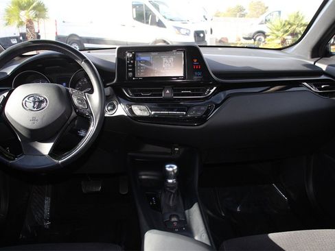 Used 2018 Toyota C-HR XLE image 19