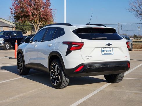 Used 2025 Chevrolet Trax RS w/ Driver Confidence Package image 6