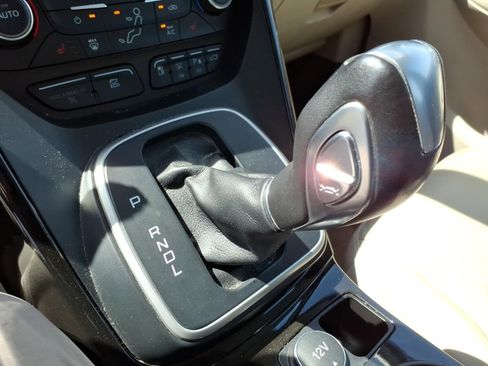 Used 2018 Ford C-MAX Titanium w/ Equipment Group 301A FWD image 19