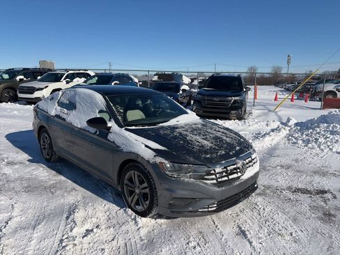 Used 2020 Volkswagen Jetta R-Line w/ R-Line Cold Weather Package image 4