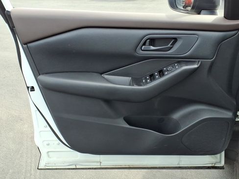 Used 2023 Nissan Rogue S image 8