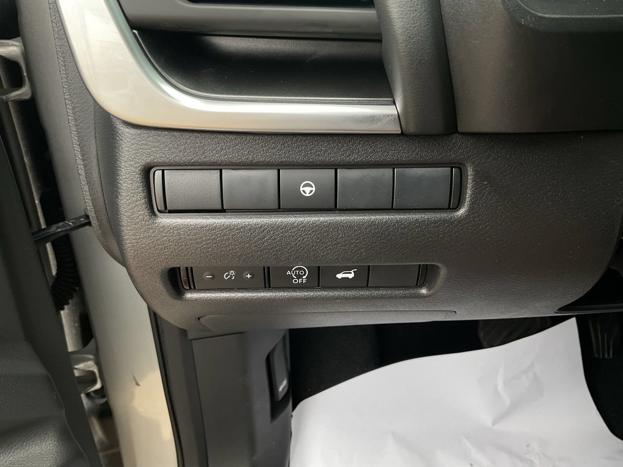 Used 2025 Nissan Rogue SV FWD image 23