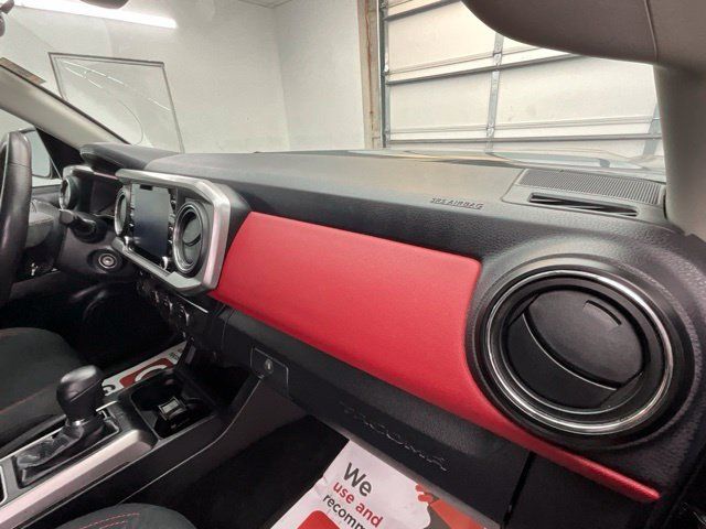 Used 2022 Toyota Tacoma SR5 AWD/4WD image 8
