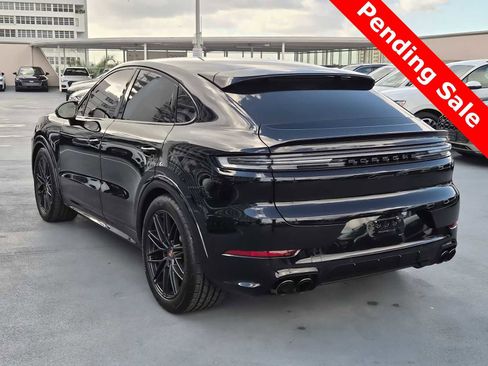 Used 2025 Porsche Cayenne GTS image 3