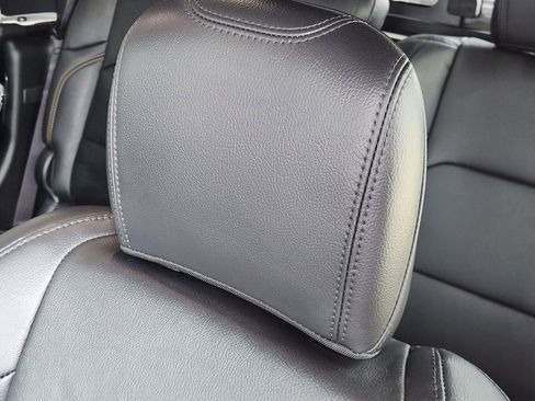 Used 2025 Jeep Gladiator Sport image 26