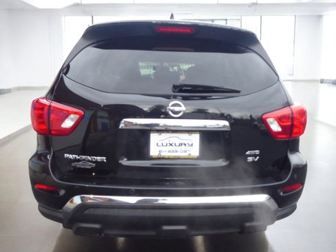 Used 2019 Nissan Pathfinder SV image 9