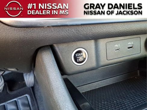 Used 2023 Nissan Rogue SV FWD image 15