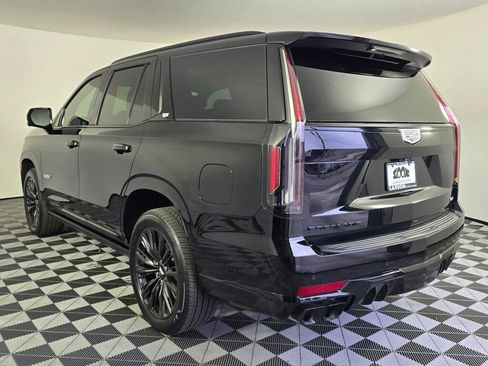 Used 2023 Cadillac Escalade V image 5