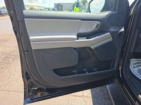 Used 2025 Ford Expedition Active AWD/4WD image 17