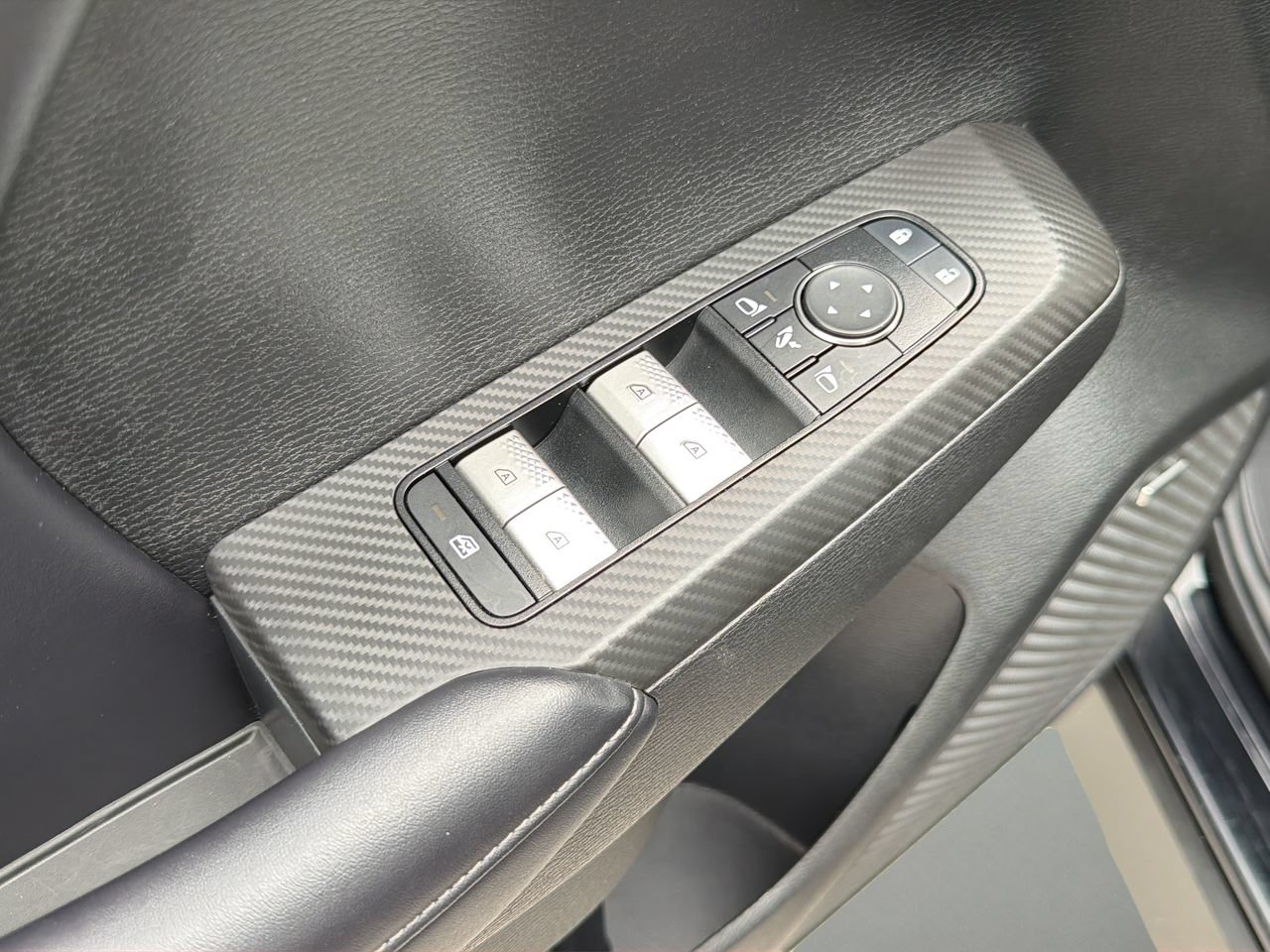 Used 2025 Mitsubishi Outlander SE FWD image 11