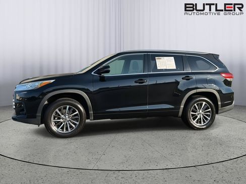 Used 2017 Toyota Highlander XLE FWD image 3