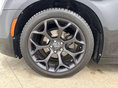 Used 2020 Chrysler 300 Touring w/ Sport Appearance Package RWD image 9