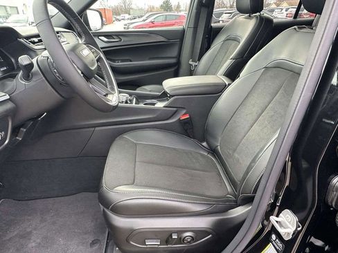 New 2025 Jeep Grand Cherokee L Altitude image 9