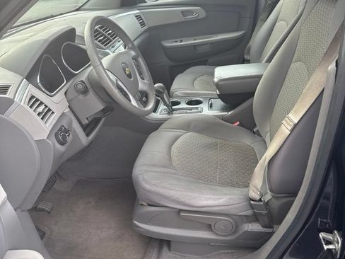 Used 2012 Chevrolet Traverse LS FWD image 3