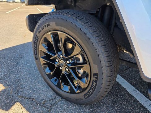 Used 2024 Jeep Wrangler Unlimited Sahara image 30