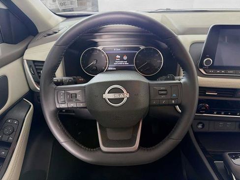 Certified 2025 Nissan Rogue SV AWD/4WD image 9