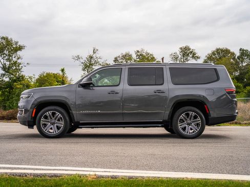 Used 2024 Jeep Wagoneer L Series II image 6