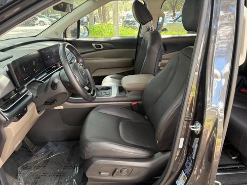 Used 2026 Kia Carnival FWD image 28