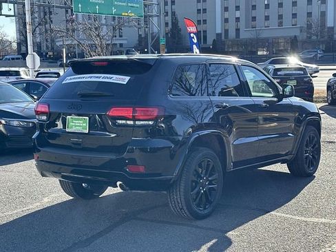 Certified 2022 Jeep Grand Cherokee Laredo X image 2