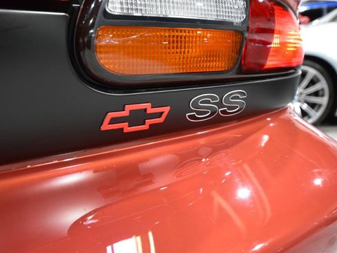 Used 2002 Chevrolet Camaro Z28 w/ SS Performance/Appearance Pkg RWD image 11