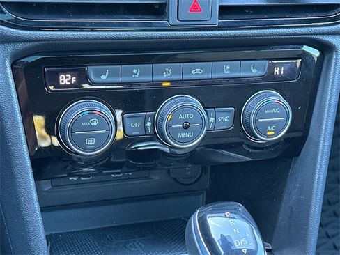 Certified 2022 Volkswagen Taos SEL image 31