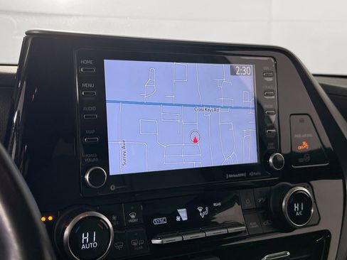 Used 2021 Toyota Highlander XLE image 13