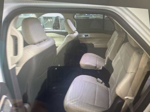 Used 2020 Ford Explorer Platinum w/ Premium Technology Package AWD/4WD image 9
