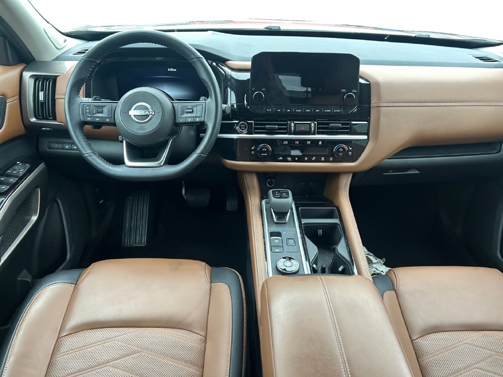 Used 2024 Nissan Pathfinder Platinum w/ Cargo Package AWD/4WD image 2