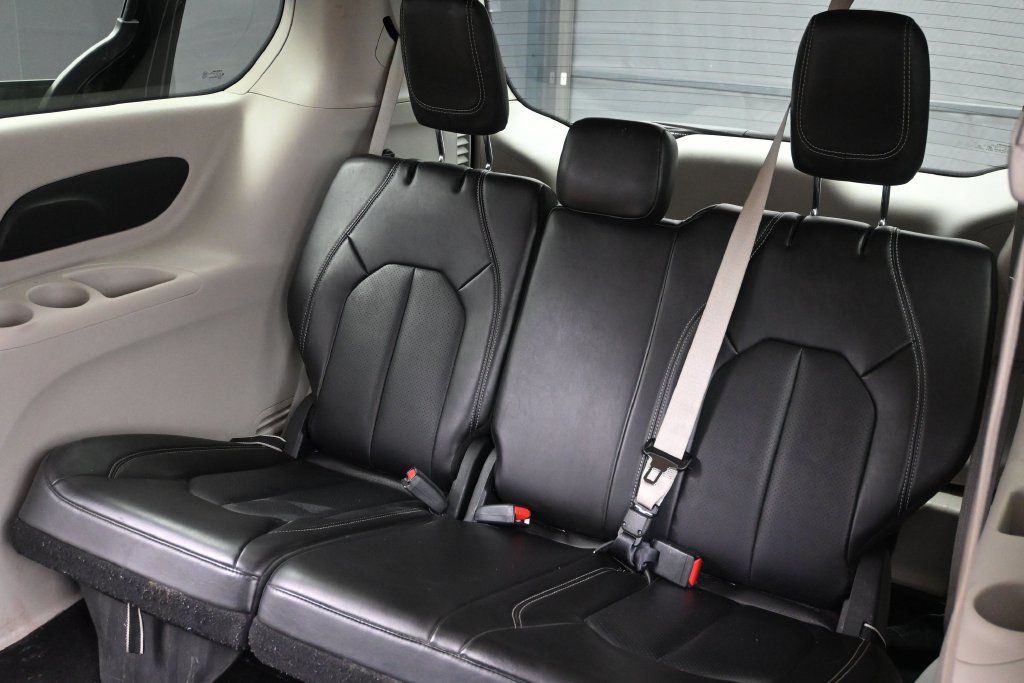 Used 2024 Chrysler Pacifica Touring-L FWD image 24