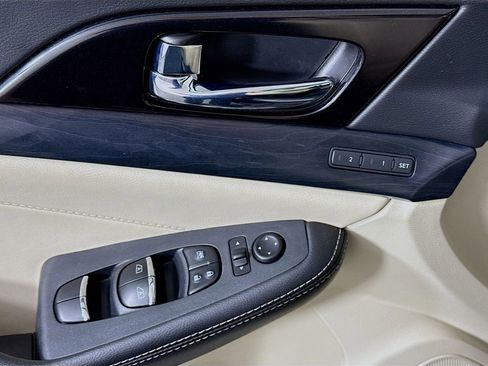 Used 2019 Nissan Maxima Platinum image 25