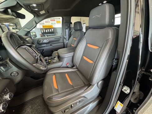Used 2025 GMC Sierra 1500 AT4 w/ Technology Package AWD/4WD image 18