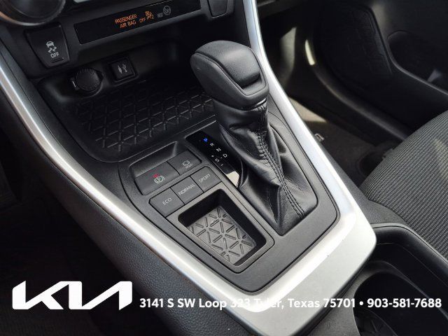 Used 2019 Toyota RAV4 LE FWD image 33