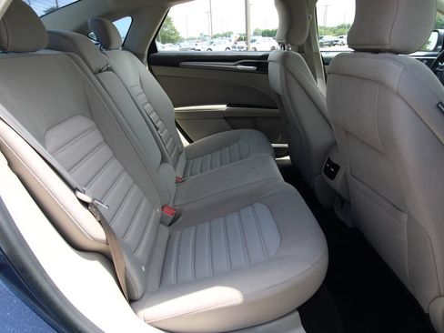 Used 2018 Ford Fusion SE w/ Fusion SE Technology Package FWD image 9