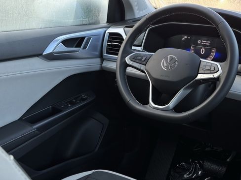 New 2025 Volkswagen Taos SE image 25