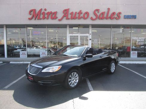 Used 2013 Chrysler 200 Touring FWD image 1