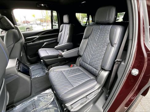 New 2026 Cadillac Escalade IQL Luxury w/ LPO, Floor Liner Package AWD/4WD image 29