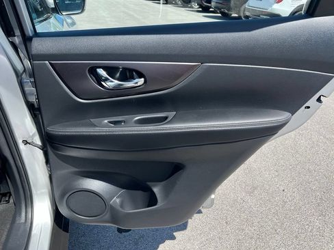 Used 2016 Nissan Rogue S AWD/4WD image 22