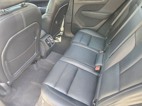 Used 2024 Volvo XC40 B5 Plus w/ Climate Package image 32