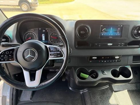 Used 2022 Mercedes-Benz Sprinter 2500 image 12