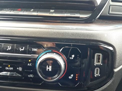 Used 2025 GMC Sierra 1500 SLT image 32