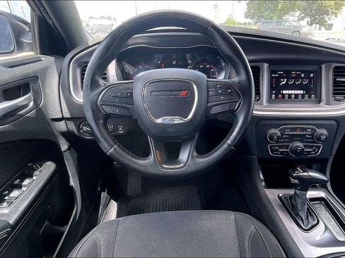 Used 2019 Dodge Charger SXT w/ Blacktop Package RWD image 8