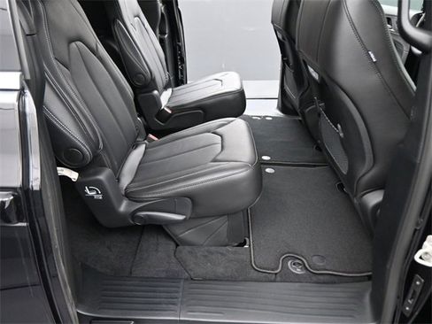 New 2026 Chrysler Pacifica Select image 36