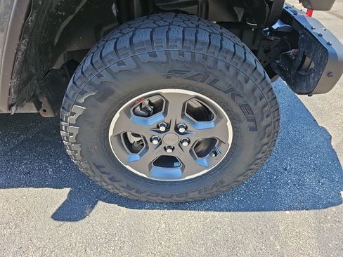 Used 2023 Jeep Gladiator Rubicon w/ LED Lighting Group AWD/4WD image 9