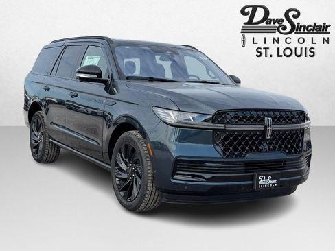 Used 2025 Lincoln Navigator Reserve w/ Jet Appearance Package AWD/4WD image 3