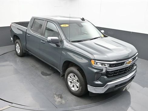 Used 2025 Chevrolet Silverado 1500 LT AWD/4WD image 39